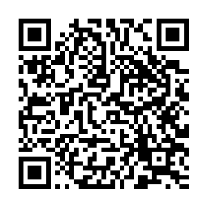 他那连绵无尽犹如狂风暴雨般的攻击终于逼得一名对手手忙脚乱二维码生成