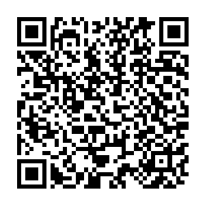令她的手很轻易的就贴在了他的脸颊上――就像那晚在大排档喝酒的时候一样二维码生成