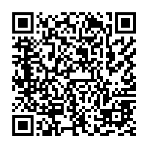以眼镜男为主的几名前排学生跑去将代班主任扶起来送往医务室去二维码生成
