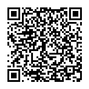 休斯顿号导弹巡洋舰的舰长马丁和明珠港基地参谋长他张文学坐在了一起二维码生成