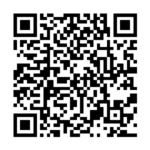 伴随着清晰的似乎就在耳边推开了一扇生涩木门般的咯吱声二维码生成
