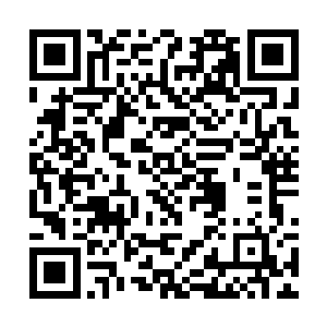但他们却看到了夏天用一根手指顶住了无情剑的攻击二维码生成