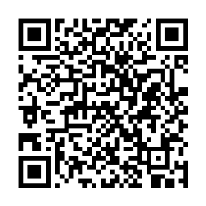 但他们的衣服明显比周围人群的衣服更加新潮而且昂贵二维码生成