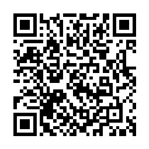 但他可以根据周围的空气变化和那些人的口型看出他们在说什么二维码生成