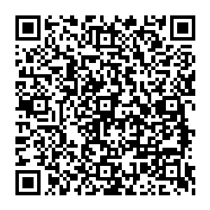 但叶秋仍能从他们那黄澄澄的头发感觉到他们身上散发出的那股农村非主流乡村卡哇伊的气息……二维码生成