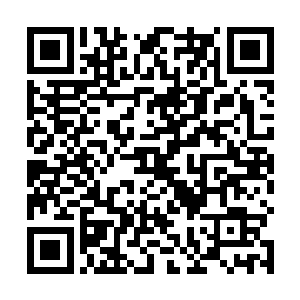 但是子弹和飞刀却在他身边的时候自动改变了飞行轨迹二维码生成