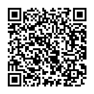 但是整个产线都用特殊的透明玻璃跟工厂过道以及操作台完全隔离开二维码生成