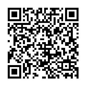 但是谁也无法照着这金票画出来一张一模一样的去花销二维码生成