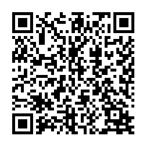 但李耀却看到一排排工人从矿洞深处拖曳着一车又一车的原矿爬出来二维码生成