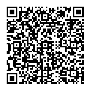 你别被他骗了 要做一些假的聊天记录很简单的 只要找个人把他的名字换成我的名字 然后他们聊天就可以了 二维码生成