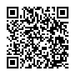 你还得拿着这份预售合同去专门给电影公司贷款的银行申请贷款二维码生成