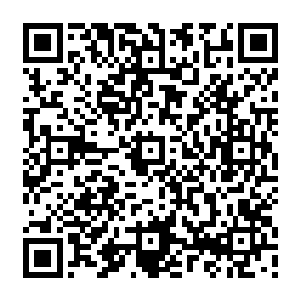 佩德罗第一个就拉着阿方索朝自助餐桌走了过去――他们可不介意多享用了一点食物二维码生成