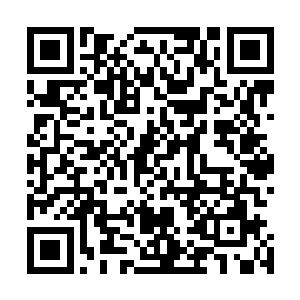 依然还是不停的按动着自己手里的扳手刚才矮瘦老者的表现二维码生成