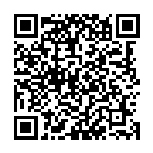 侦察兵的敏锐让他注意到某些摆设品的位置跟上回来不一样二维码生成