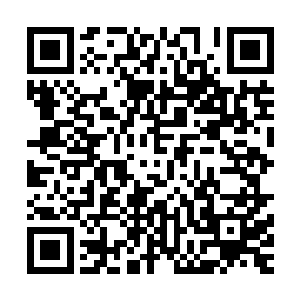 侯卫东站在门口给沙州市委组织部常务副部长粟明俊打了电话二维码生成