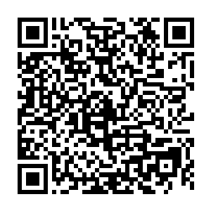 便可以看到站在那里的赫然是几分钟之前还跟他们站在一起的秦方……二维码生成