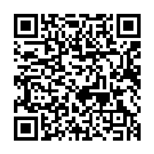 停留在老爷子头顶的手掌也是缓慢从上而下移动到了胸口的位置二维码生成
