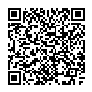 像一根愤怒的独眼长矛一样颤颤巍巍的直指着跪在他面前的那个女仆的俏脸二维码生成