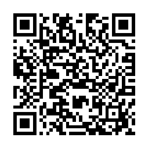 公主衣服上的凤凰一般都是用一种和金线很相似的赤金线绣二维码生成