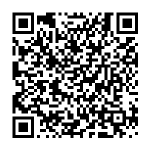 再加上猿狞这时早已经不由分说地把他拉回到了他身边的晶玉大案上二维码生成