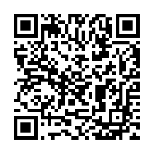 冷轩可以清楚的瞧见她的香肩以及脖颈下白净的胸脯二维码生成