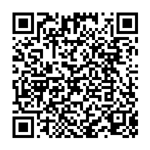几名家丁轻手轻脚地将一张看来就非常结实绝对不会动的新床抬进来二维码生成