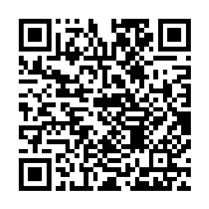 凯菲说服了始终不相信两位士兵无罪的温伯格加入这起案件二维码生成