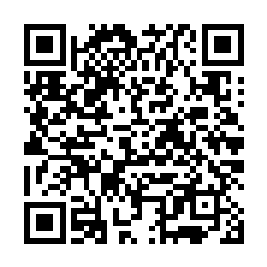 分坐两边靠栏长条凳上的汉子们忍不住嗷嗷的叫了几声二维码生成