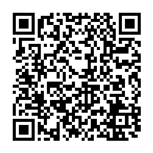 切萨雷一边说还在一边敲击着键盘――他专业而冷静的表情就像是一杯冷水二维码生成