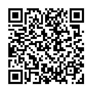 利昔被无欢死死压住挣扎几下沒任何用只能开口叫道二维码生成