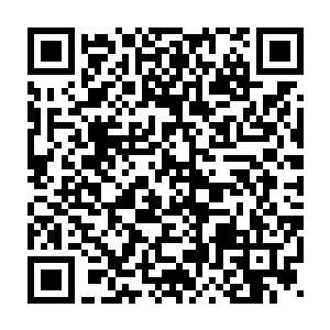 到了晚上便利用远程教学对其他不在身边的学生进行一对一的辅导二维码生成