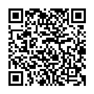 到现在还仍然不知他在他当日带着孩子离开木屋后所做的一切二维码生成
