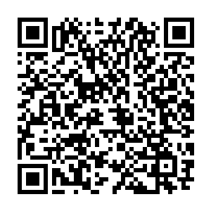 前后总共六名士兵谨慎再谨慎的押着苏凡三人缓缓的来到一处极不起眼的位置二维码生成