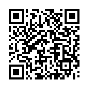 动手帮他把散开的绷带重新一圈圈地绕了回去二维码生成