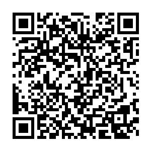 卡森在飞行员递过来的收单上签上了自己的名字然后交回给了人家二维码生成
