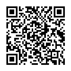 卡特琳才缓缓的将自己的樱桃小嘴从苏凡的嘴唇上离开二维码生成