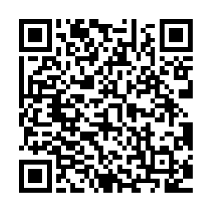 卢显与同样周身染血的几名青壮穿过已然开始大范围动荡的城池二维码生成