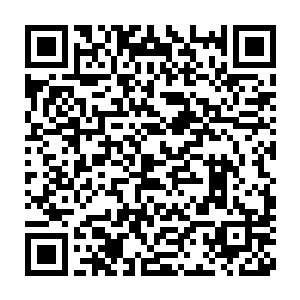 却看到县工行行长谭华才已经一边打着电话一边走进了会议室的门二维码生成