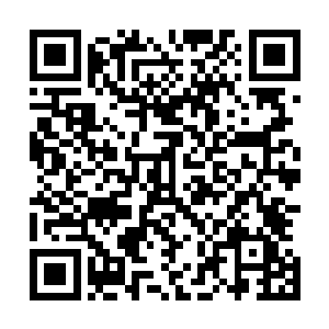 厉倾城拿着带有淋巴排毒功效的波纹澡巾在擦拭着他的身体二维码生成