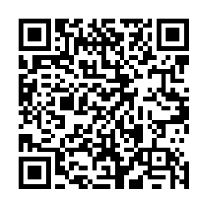原本在母艇外呈整齐编队飞行的地精飞行器立刻分出一部分二维码生成