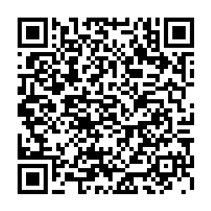 原本正在全神贯注的盯着手里的文件的赵道明骤然之间放下了手里的文件二维码生成