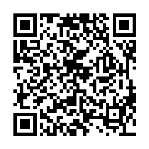 又有一个穿着燕尾服的家伙满脸微笑的出现在张铁的面前二维码生成