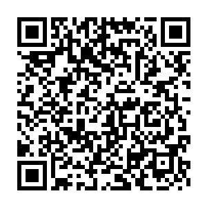 又潜意识里觉得这是一个非常诱人的部位――所以他非常用力的揉捏二维码生成