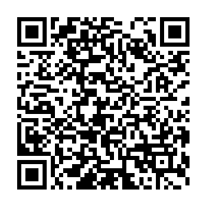 变声同时我从储物戒里瞬移出澹台璃给我的那黑色令牌挂在手腕处二维码生成