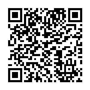 古灵精怪的张灵在放学后每隔几分钟就要回头看一次凌云二维码生成