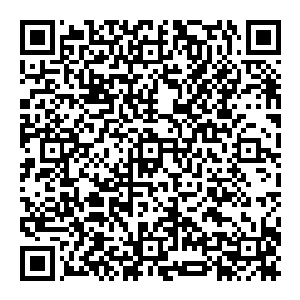 另外一个应付长枪攥刺的护卫看到刚刚射过一轮的机弩眨眼之间就第二次对准他们两个人和躺在地上惨叫的年轻公子二维码生成