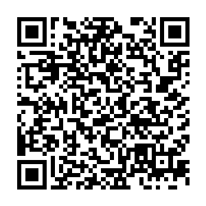 另外有几个魔族战士正在上面用手摇动着一台常见的手动式抽水机二维码生成