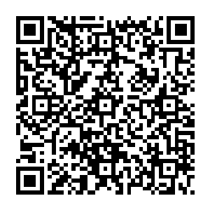 另外石惊峰甚至还在几张茶几上看到了一些还在冒着热气的茶水以及各种新鲜的水果二维码生成