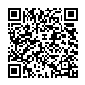 只看到一道金色的光芒从海神三叉戟的尖端释放了出来二维码生成