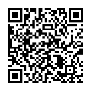 只见赵长枪忽然伸手将挡在自己面前的几个记者全部拨拉到一边二维码生成